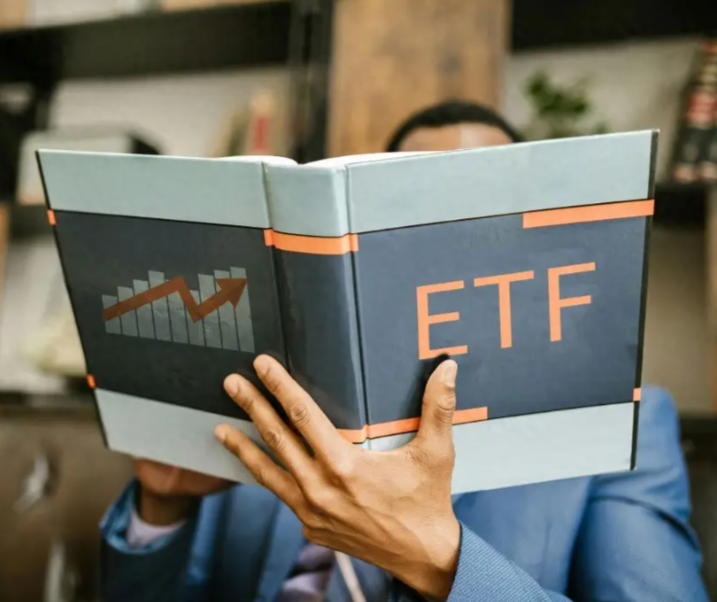创业板指ETF逆势吸金超200亿：高成长底色